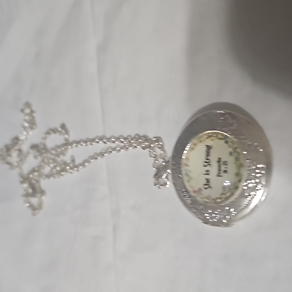 silver locket - Picture 3 of 3